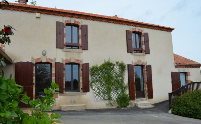 Réalisation d'une menuiserie extérieur par Barbarit Texier, menuisier à La Ferrière