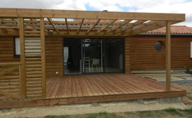 Réalisation d'une pergola par Barbarit Texier, menuisier à La Ferrière