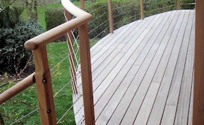 Réalisation d'une terrasse par Barbarit Texier, menuisier à La Ferrière