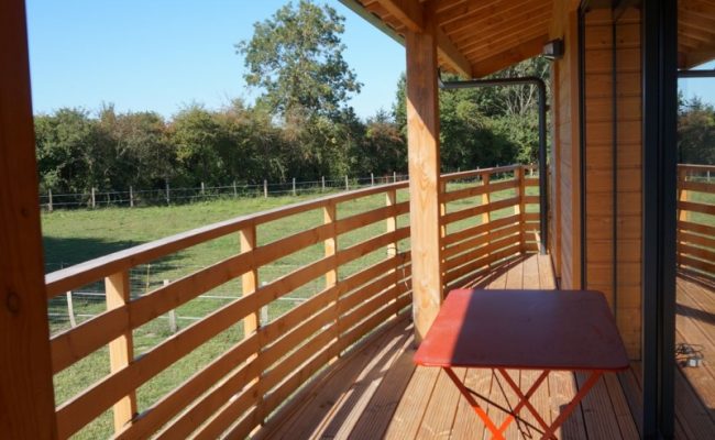 Réalisation d'une terrasse par Barbarit Texier, menuisier à La Ferrière